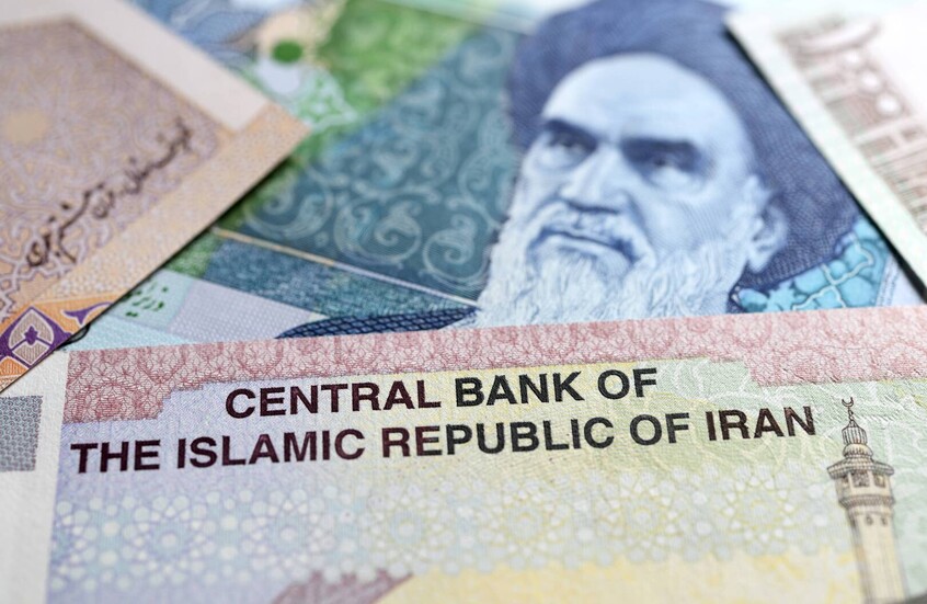 إيران تزيل 4 أصفار من عملتها