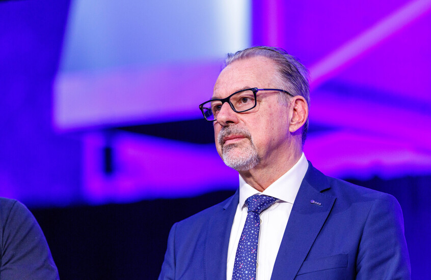 أشباخر يحذّر من اعتماد برامج الفضاء الأوروبية على ناسا