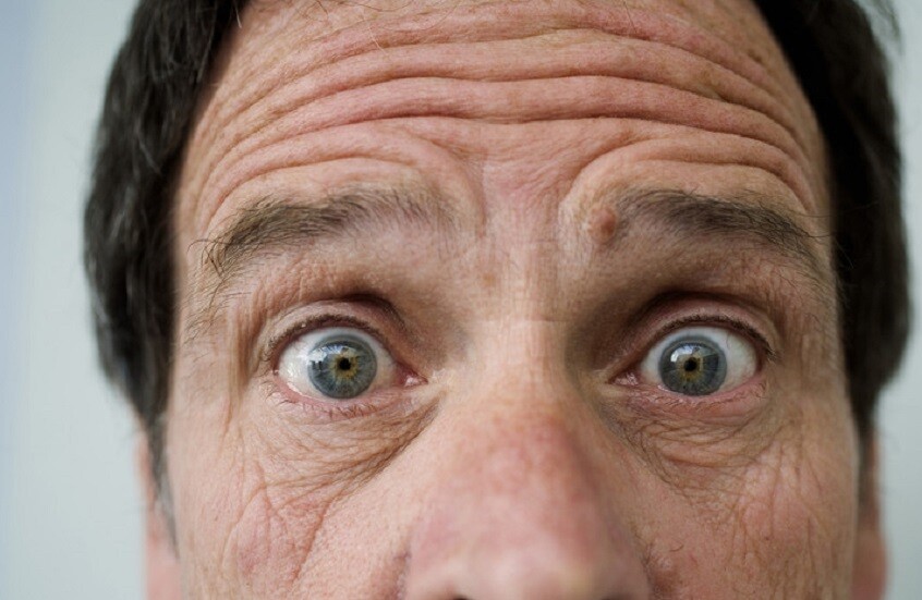 الأسباب المحتملة لظهور "البقع" أمام العين