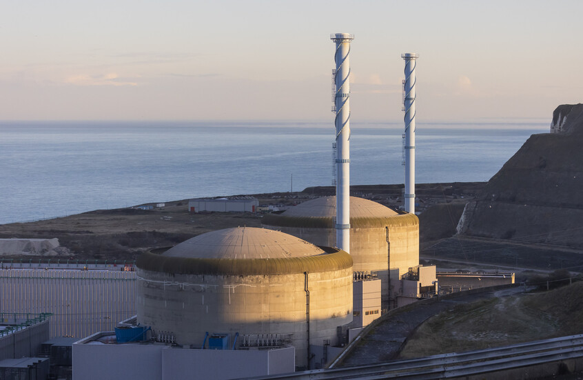حالة صدمة.. قناديل البحر تغلق أكبر محطة للطاقة النووية في أوروبا الغربية
