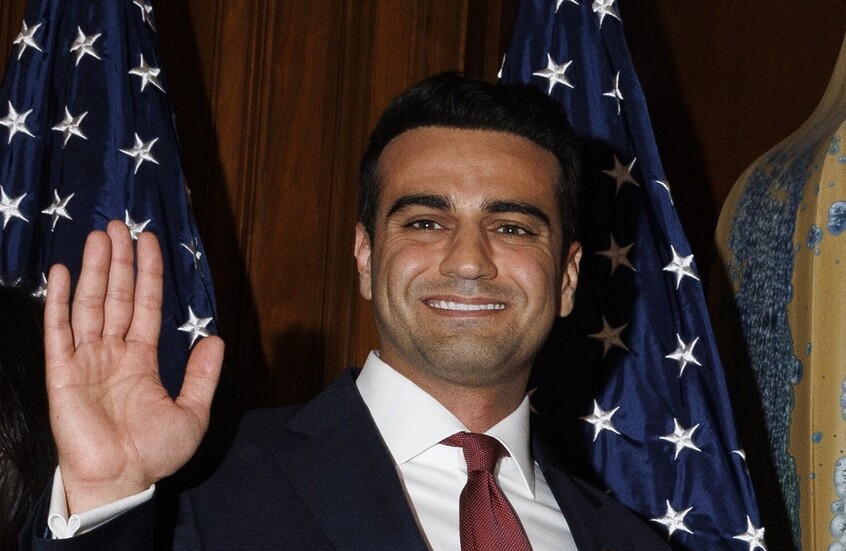 لأول مرة منذ 51 عاما.. مسؤول يصل في رحلة مباشرة من تل أبيب إلى دمشق (صور)