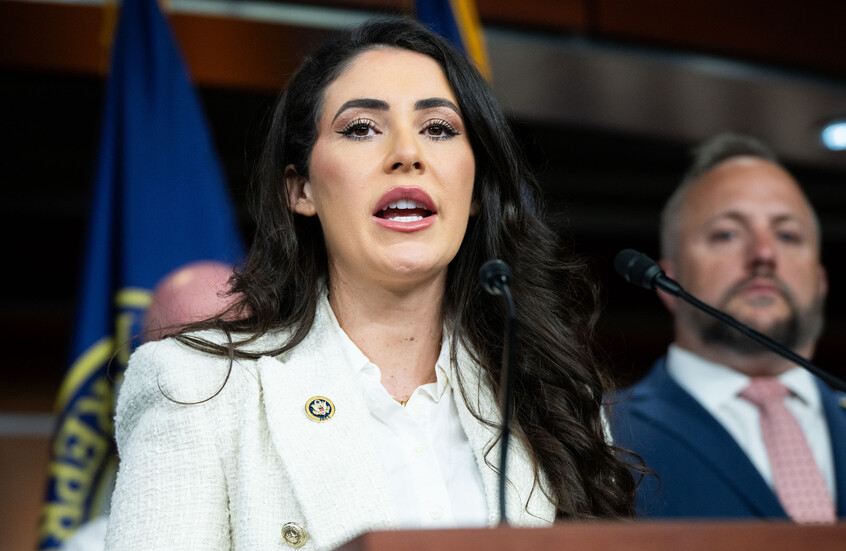 سيناتورة أمريكية تدعو الله أن يتوصل ترامب وبوتين إلى اتفاق سلام بشأن أوكرانيا في قمة ألاسكا