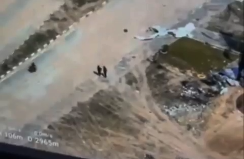 مشاهد قاسية.. جنود إسرائيليون يحتفلون بقصف وقتل مدنيين فلسطينيين عزل في غزة (فيديو)