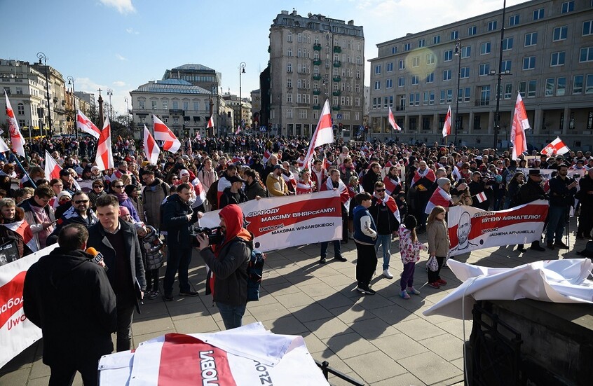 "نوفوستي": المعارضة البيلاروسية بالخارج تطلب من الناتو تشكيل وحدات قتالية من المهاجرين