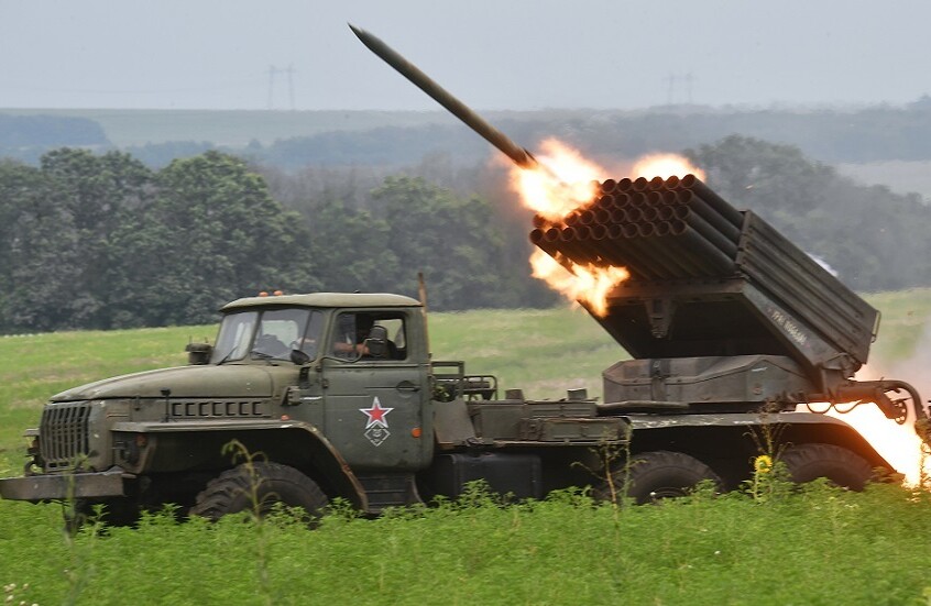 الدفاع الروسية: استهداف مؤسسة للمجمع الصناعي العسكري الأوكراني ومركز تدريب للجيش