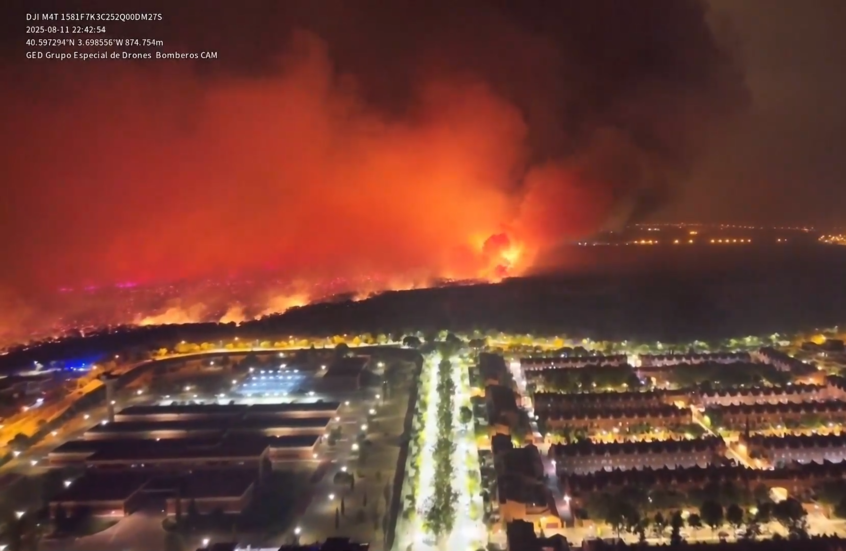 إسبانيا.. الحرس الإسباني يتدخل لإجلاء سكان مناطق طالتها حرائق الغابات