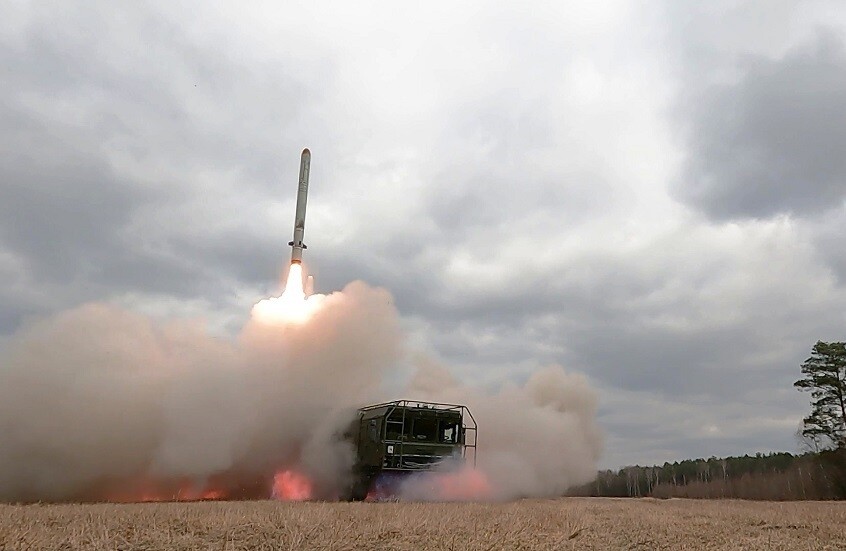 "نيويورك تايمز": مقتل مرتزقة أجانب في غارة روسية على مركز تدريب للقوات الأوكرانية