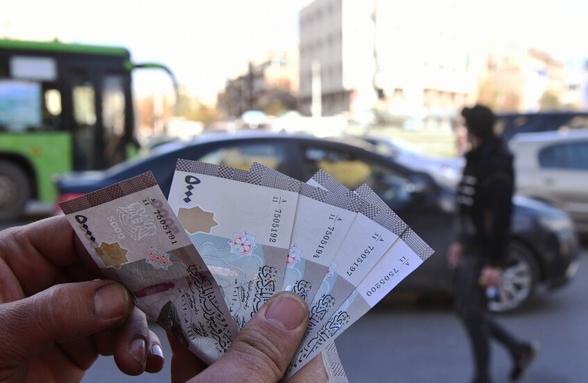حاكم مصرف سوريا المركزي يلغي كافة القيود المفروضة على نقل الأموال بين المحافظات