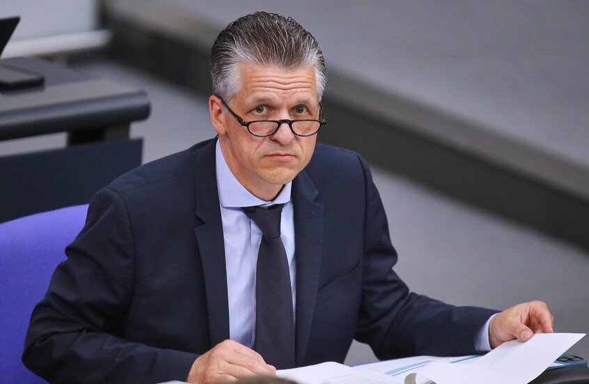 رئيس ديوان المستشارية الألمانية يدعو مواطنيه للاستعداد للدفاع عن أنفسهم وتعزيز الجيش والاستخبارات