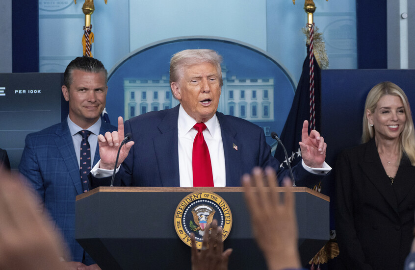 وسائل إعلام: ترامب يحضر إنذارا لأوكرانيا والاتحاد الأوروبي