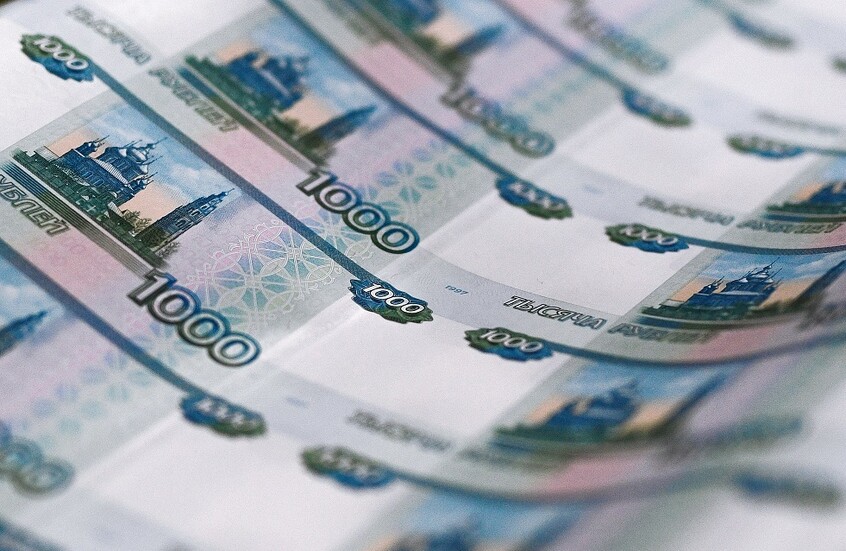 سفير بريطاني سابق: اقتصاد روسيا يعمل بشكل أفضل من اقتصادنا رغم التوقعات بانهيارها