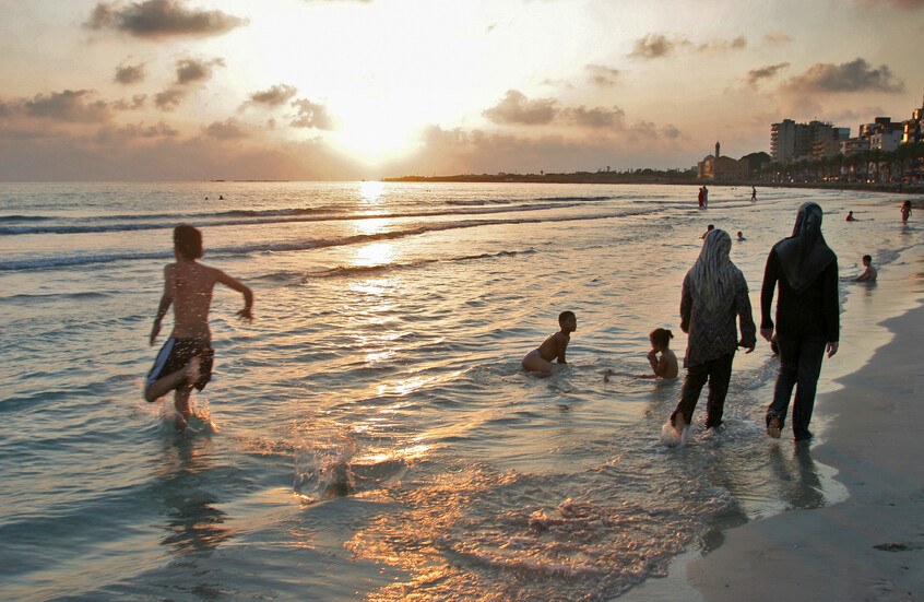 موجة حر قياسية في لبنان تتسبب بحرائق وانقطاعات كهرباء وتستدعي خطط طوارئ