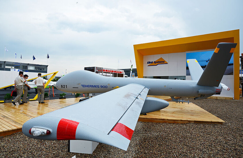 "إلبيت سيستمز" تفوز بعقد بمليارات الدولارات مع دولة أوروبية وتبرم اتفاق تسليح مع إسرائيل