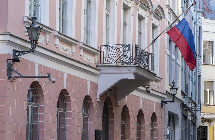 إستونيا تعلن عن طرد دبلوماسي روسي رفيع المستوى وموسكو تعلق