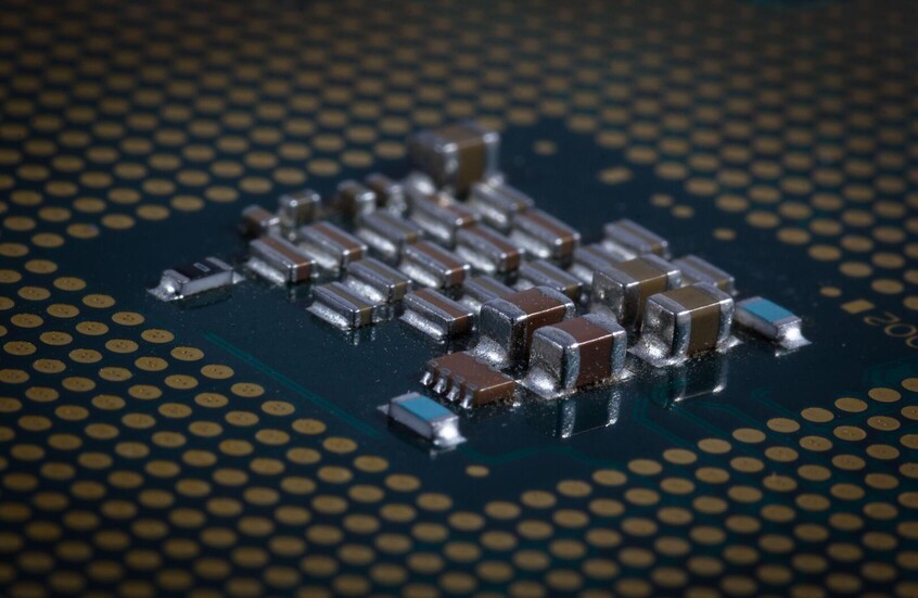 رويترز: وضع أجهزة تتبّع في رقائق أمريكية يشتبه بشحنها للصين