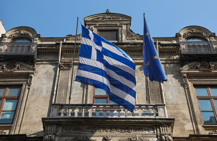 اليونان.. تظاهرات ضد سفينة تقل سياحا إسرائيليين (فيديو)