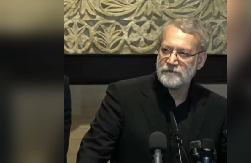 شاهد رد فعل علي لاريجاني على انقطاع الكهرباء خلال مؤتمر صحفي له في بيروت