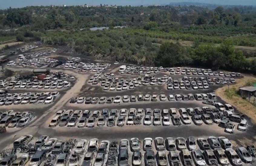 اشتعال مئات السيارات جراء حرائق الغابات في اليونان