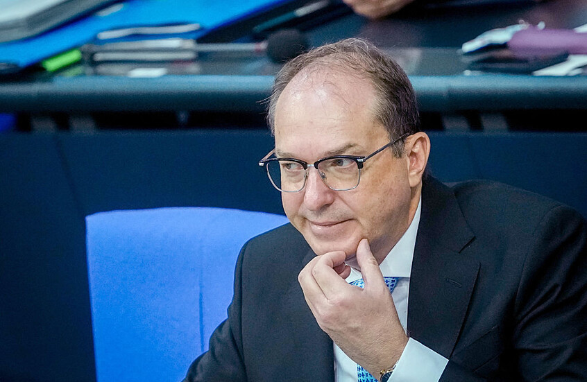 انتقادات لتركيز وزير الداخلية الألماني على قضية اللجوء