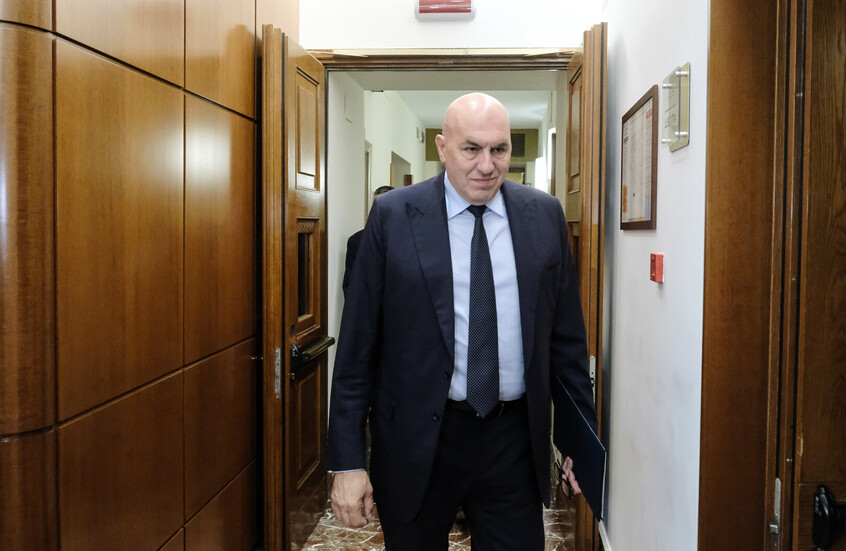 وزير الدفاع الإيطالي يحث زيلينسكي على تغيير أهدافه وقبول الحل الوسط