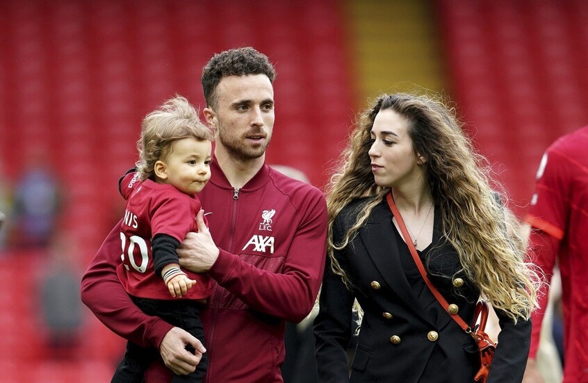 تشيلسي يشارك عائلة مهاجم ليفربول الراحل بمكافأة غير متوقعة