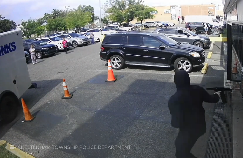 شاهد.. لصان مسلحان يسرقان 700 ألف دولار في الولايات المتحدة