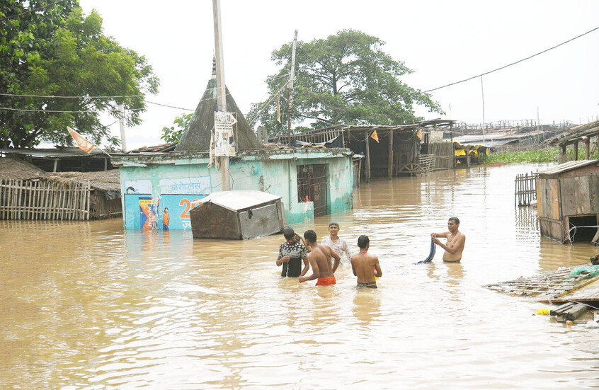 الهند.. مصرع 33 شخصا وفقدان 200 جراء فيضانات اجتاحت ولاية جامو وكشمير (فيديو)