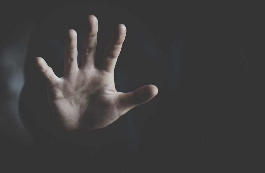 راقصة تعرّ تكشف "فضحية جنسية" عن كاهن في ولاية ألاباما الأمريكية