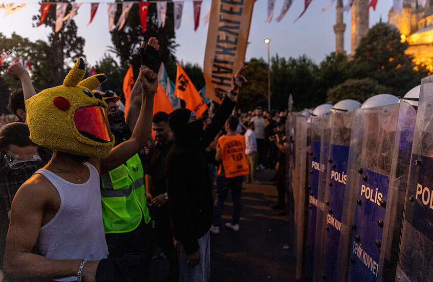 تركيا.. اعتقال 40 شخصا بينهم رئيس بلدية بي أوغلو ضمن تحقيقات فساد تطال المعارضة