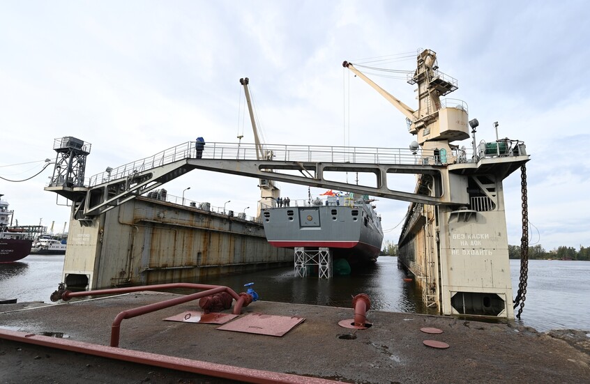 روسيا تنزل إلى المياه سفينة جديدة حاملة للصواريخ المجنحة