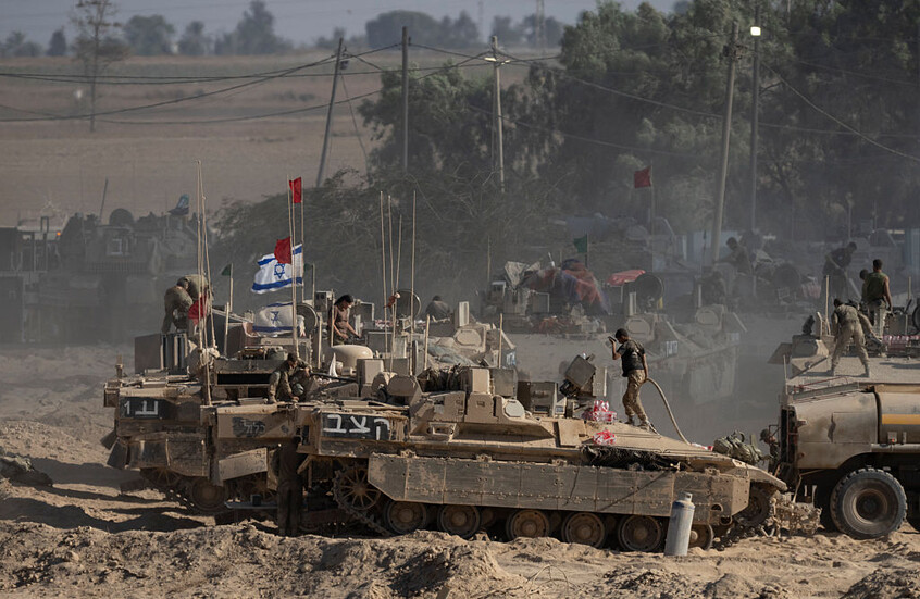 الجيش الإسرائيلي يلقي مناشير إخلاء لسكان شرق غزة (صورة)