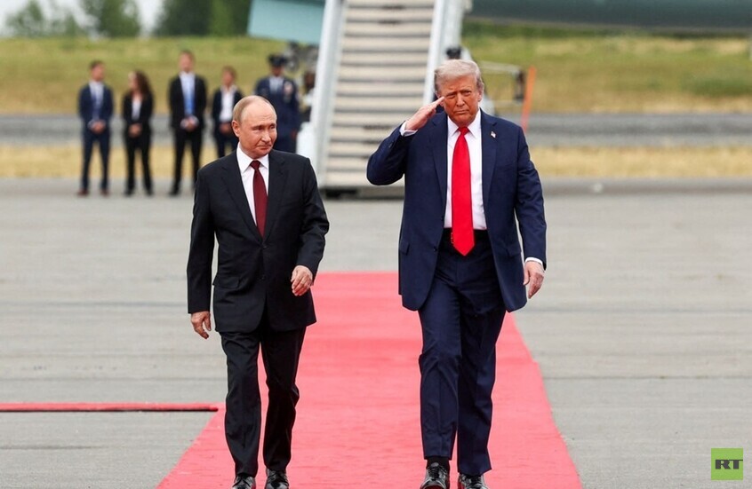 سلاح الجو الأمريكي يستقبل الرئيس الروسي بعرض لطائرة بي 2 الشبحية (فيديو)