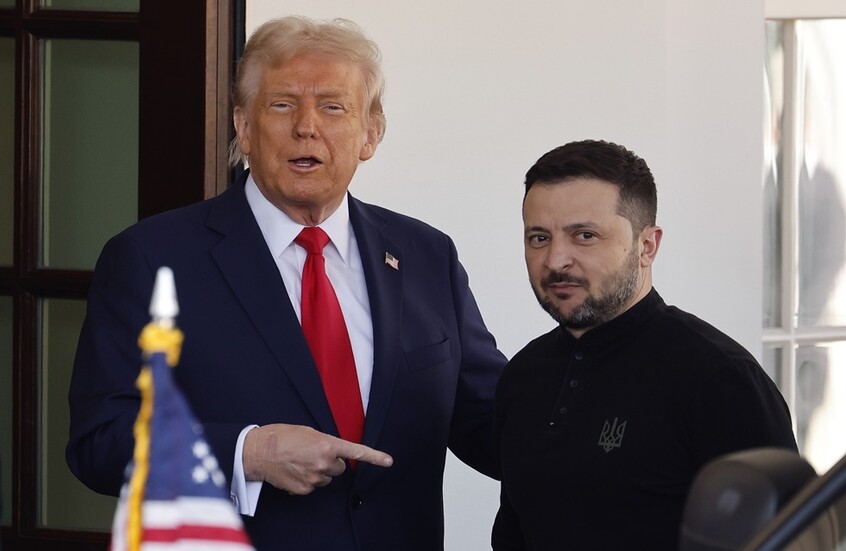 "التايمز":  قد يصبح زيلينسكي كبش فداء إذا فشلت مبادرات واشنطن للتسوية