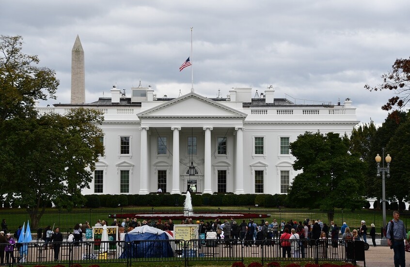 البيت الأبيض يرد على تقارير العثور على وثائق تخص قمة ألاسكا