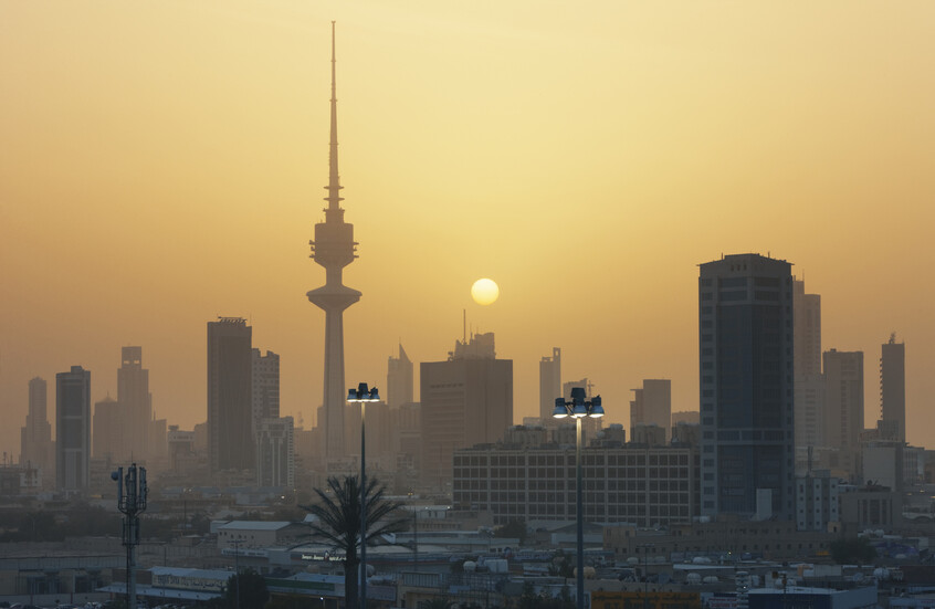 بعد وفاة وإصابة العشرات.. ضبط شبكة إجرامية لتصنيع وترويج الميثانول السام في الكويت (فيديو)