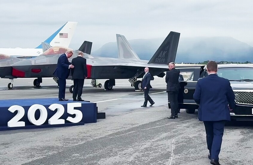 مصدر: ركوب بوتين وترامب سيارة واحدة كان خطوة ارتجالية من الأخير