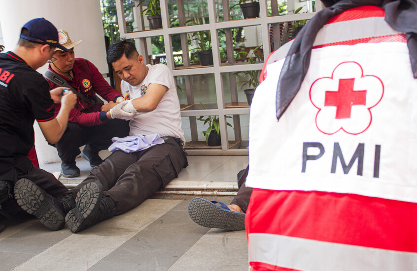 إصابة العشرات بعد زلزال بقوة 6 درجات ضرب وسط إندونيسيا (فيديو)