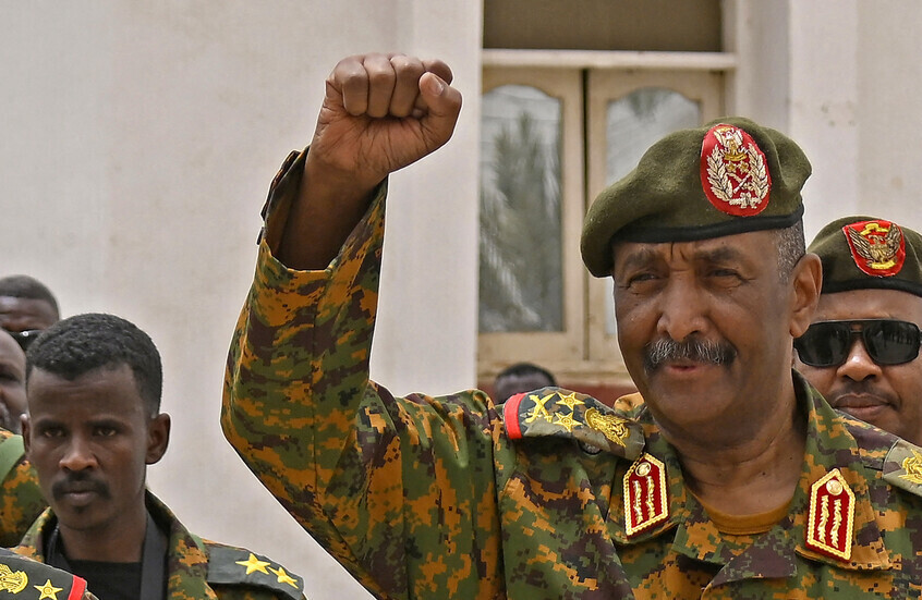 السودان.. البرهان يصدر قرارا بضم القوات المساندة إلى الجيش