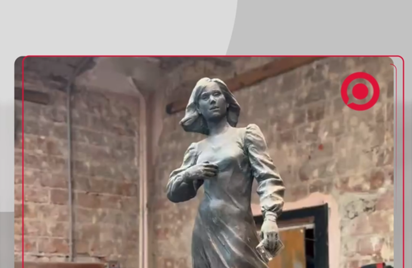 تمثال لداريا دوغينا ابنة المفكر الروسي ألكسندر دوغين في ضواحي موسكو