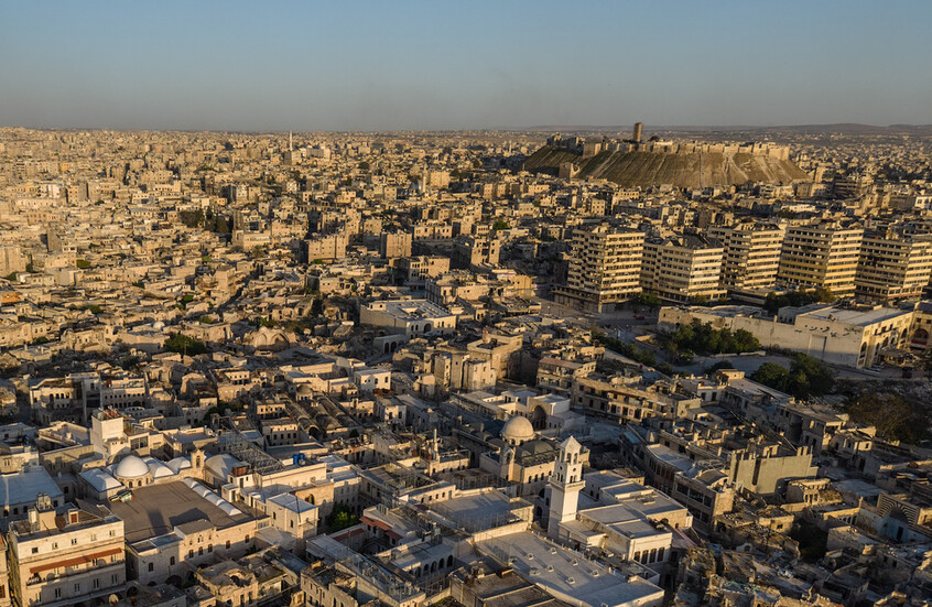 "الإخبارية" السورية: انفجار حزام ناسف بشخص مجهول الهوية قرب فرن الوحدة في حي الميسر بحلب