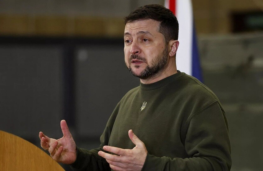 زيلينسكي يعلن استعداده للقاء الرئيس الروسي وبحث مسألة الأراضي معه