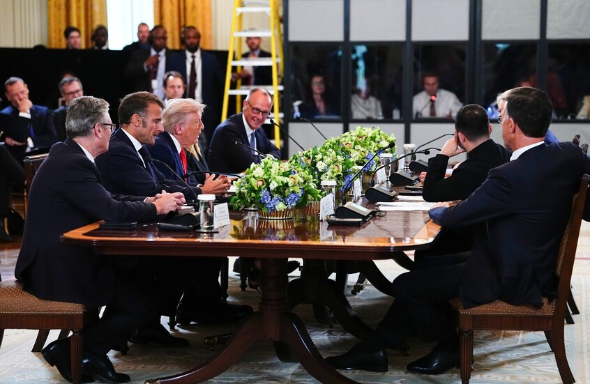 مدفيديف: "تحالف الراغبين" لم يهزم ترامب في ملعبه