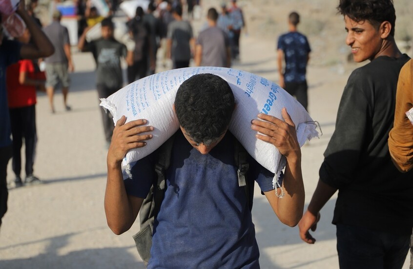 قبرص ترسل 1200 طن من المساعدات الإنسانية إلى قطاع غزة