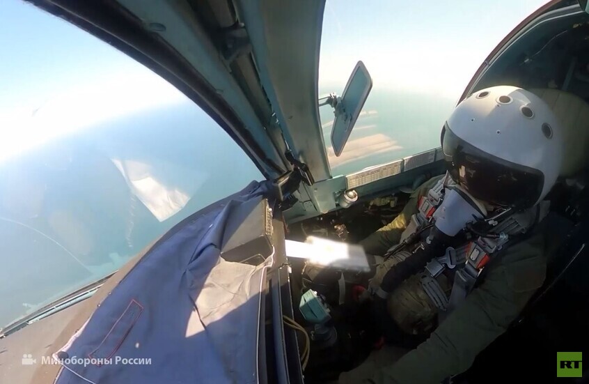 مقاتلة "سو-34" روسية تدك مواقع لقوات أوكرانية على الجبهة