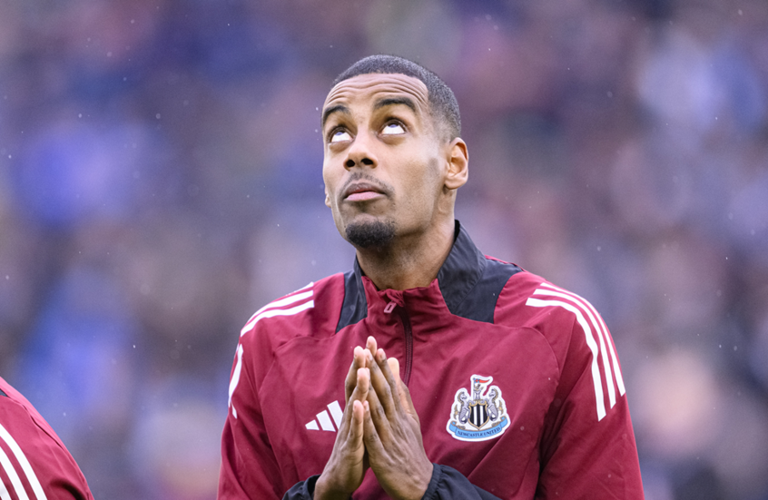 وسط ترقب ليفربول.. إيزاك يصعد أزمته مع نيوكاسل