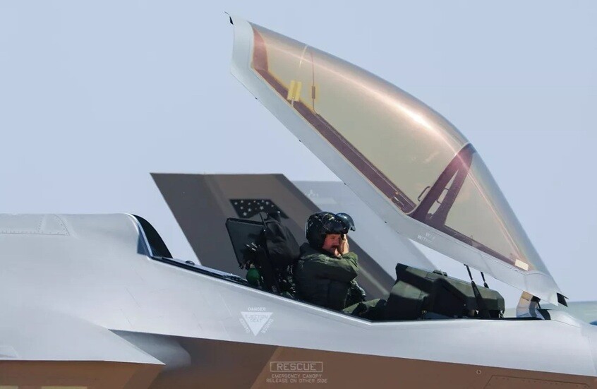 "تايمز": أوروبا تريد نشر مقاتلات أمريكية في رومانيا كجزء من الضمانات الأمنية لكييف