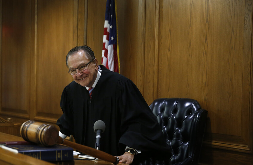 وفاة قاض محبوب أكثر من أي قاض في العالم (صورة + فيديو)