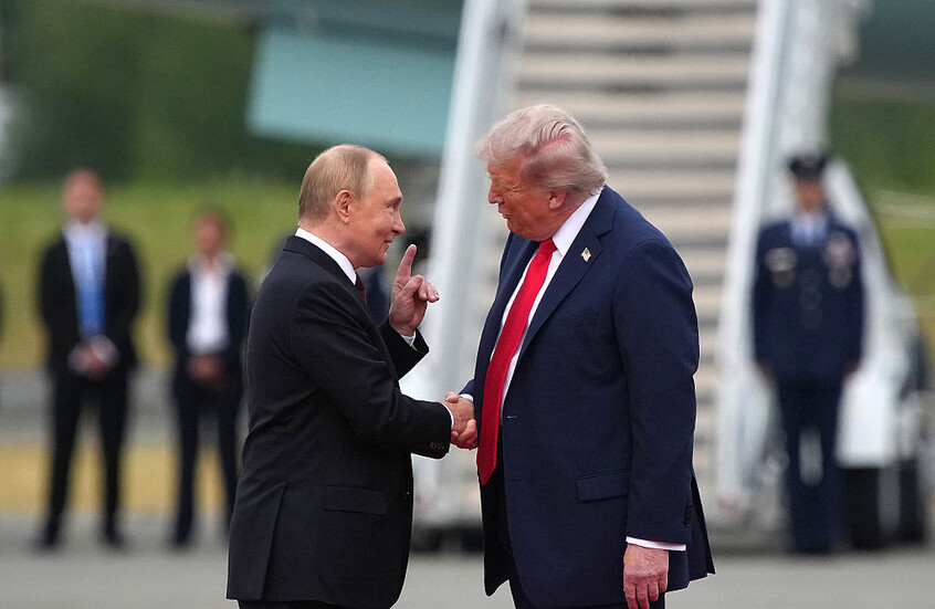 "بوليتيكو": الاتحاد الأوروبي يعتزم تحويل محادثات السلام مع ترامب إلى فخ لروسيا