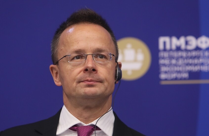 سيارتو ينفي مزاعم عن حديث بين ترامب وأوربان حول عضوية أوكرانيا في الاتحاد الأوروبي