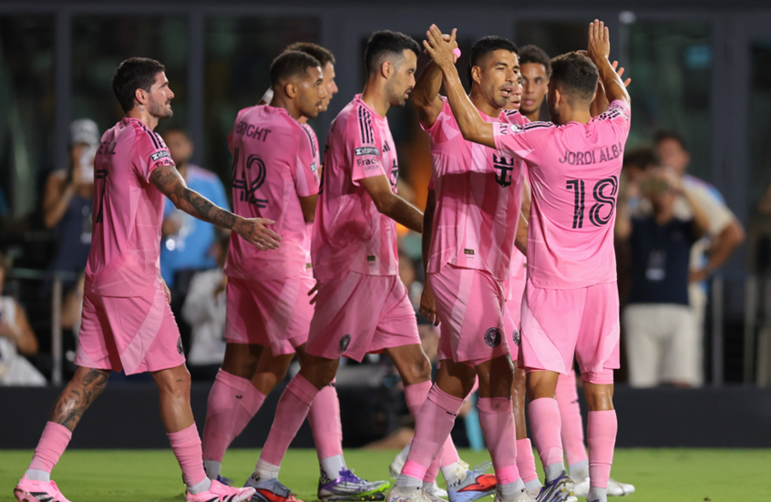 سواريز يسجل هدفين ويقود إنتر ميامي للمربع الذهبي بكأس الدوريات (فيديو)